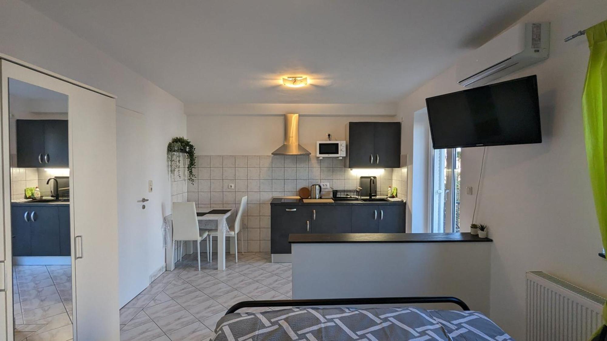 Apartments Kety - Central Heating Цриквеница Экстерьер фото