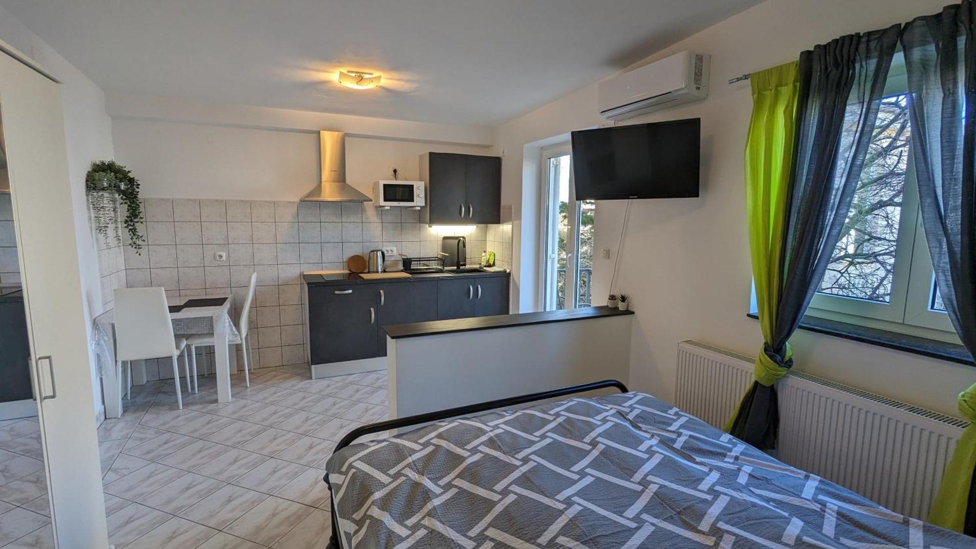 Apartments Kety - Central Heating Цриквеница Экстерьер фото